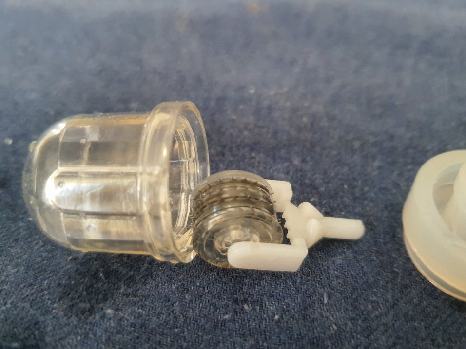 derma roller 0.1mm

altinda biberiye gibi yag koyma bölmesi var. - Görsel 3