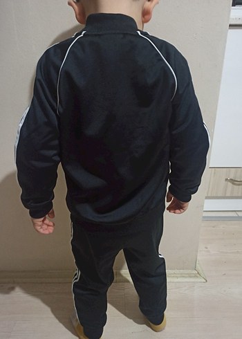 Adidas Siyah Erkek Spor Logolu Badge - Görsel 2