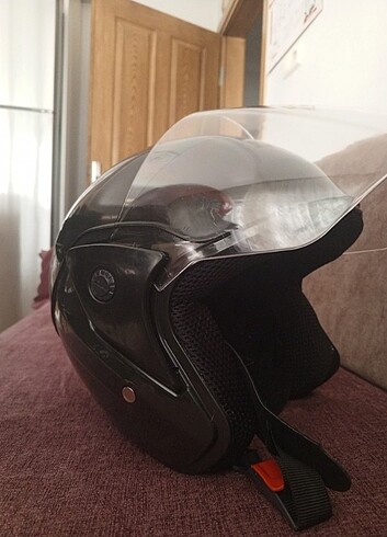 Ürün sıfır dır hiç kullanılmamış yarım kask
