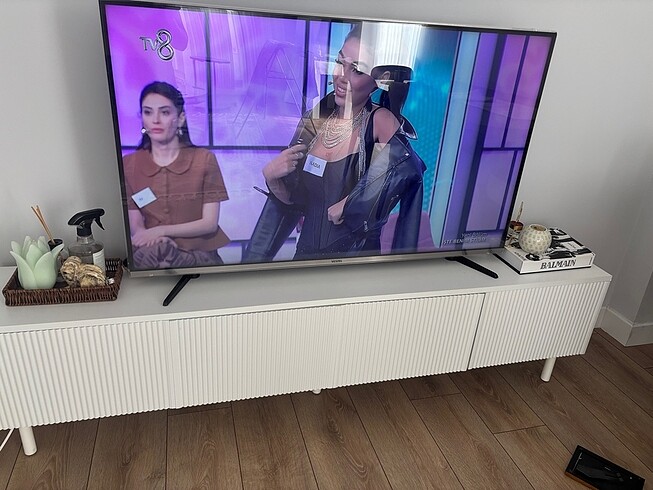 Beyaz tv ünitesi