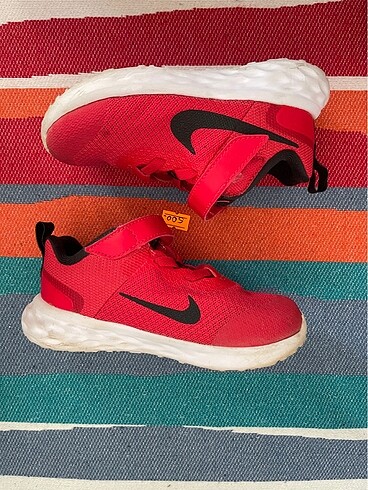 Nike Nike spor ayakkabı 26 numara kırmızı