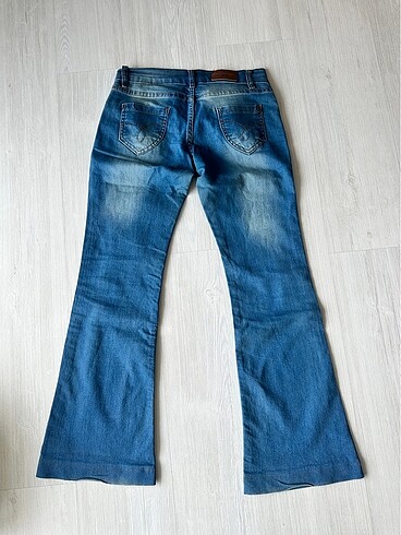 Yepyeni bir jean
