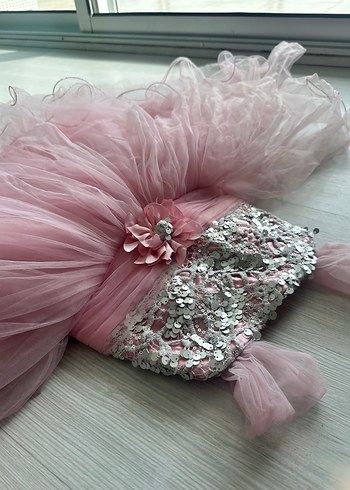 Pembe Fırfırlı Nakışlı Kız Çocuk Abiye Elbise