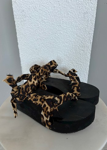 Leopar Desenli Bohem Kadın Dolgu Topuk Sandalet