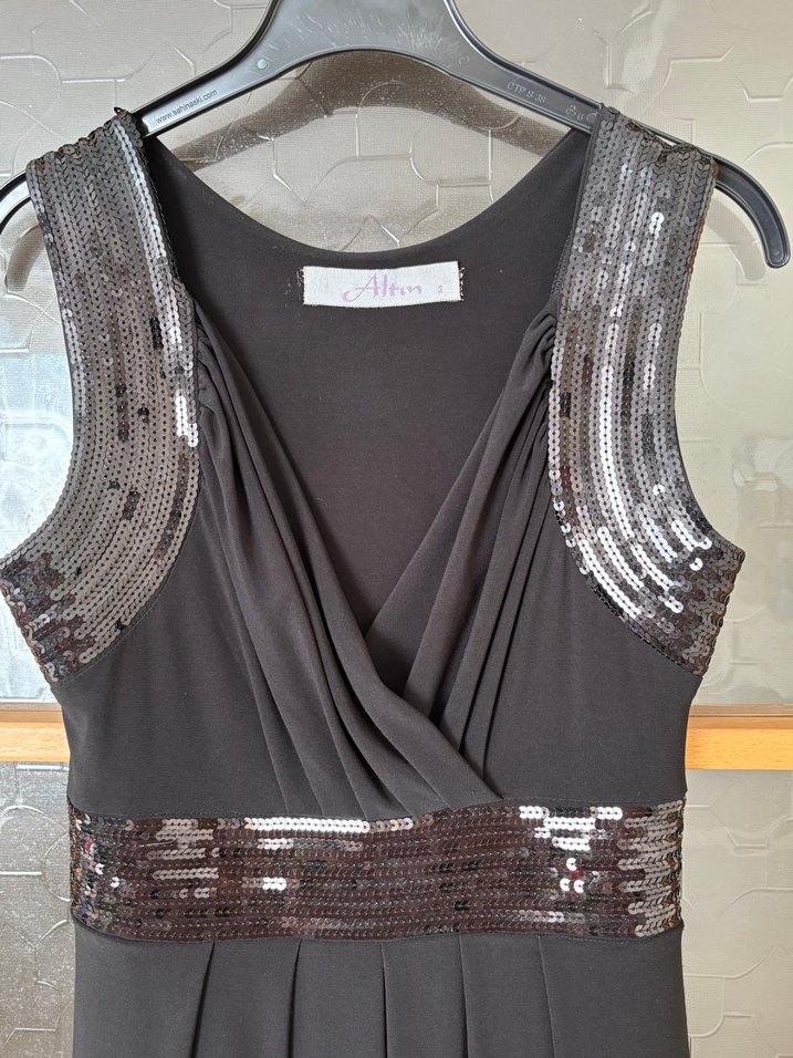 Siyah Pilili V Yaka Uzun Abiye Elbise - Görsel 2