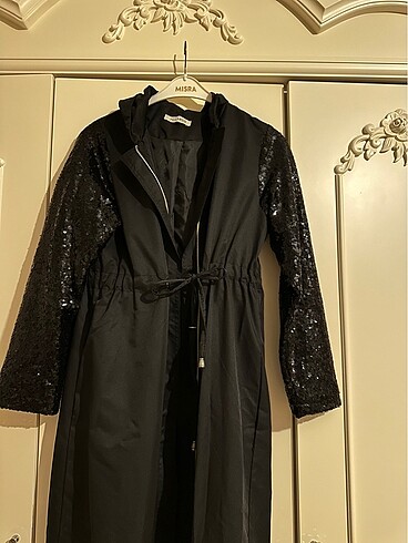 Zara Kolları payetli astarlı trench