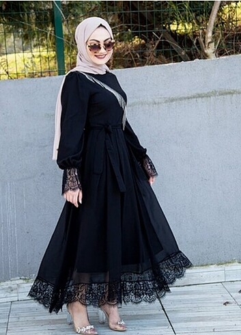 s Beden siyah Renk Zincir ve tül detaylı tesettür elbise