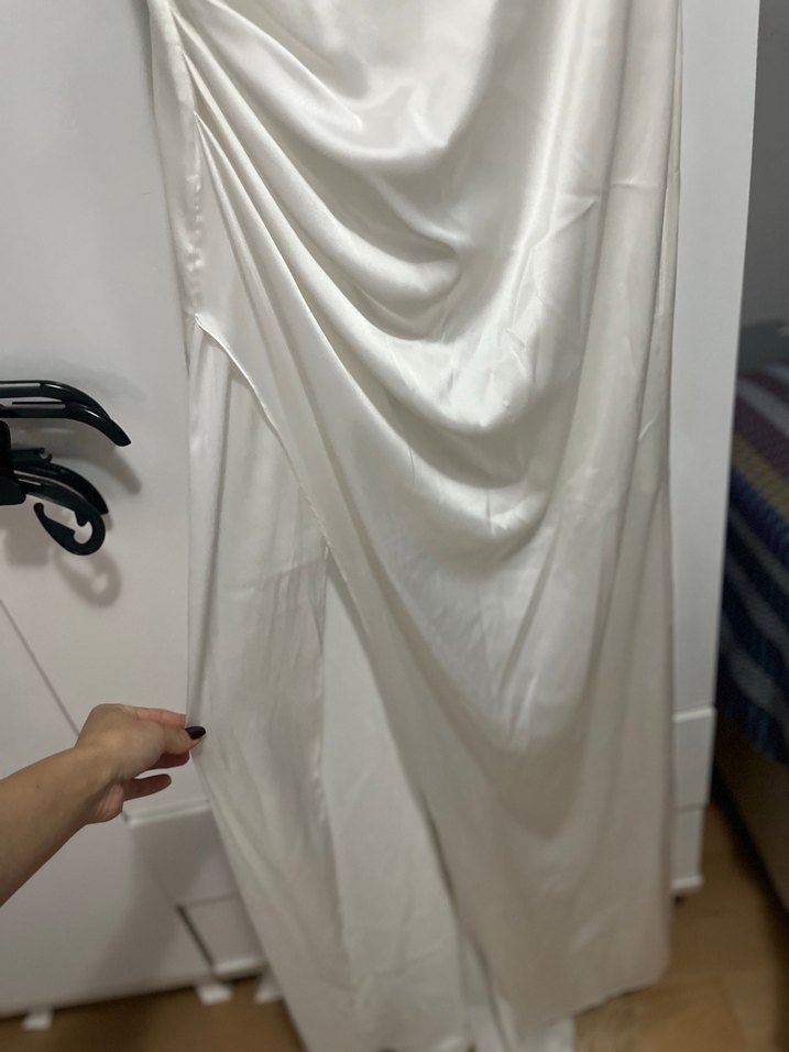 Beyaz Drapeli Uzun Saten Abiye Elbise - Görsel 3