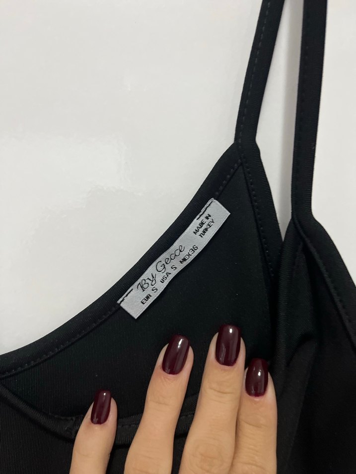 Siyah V Yaka Kolsuz Mini Tulum - Görsel 3