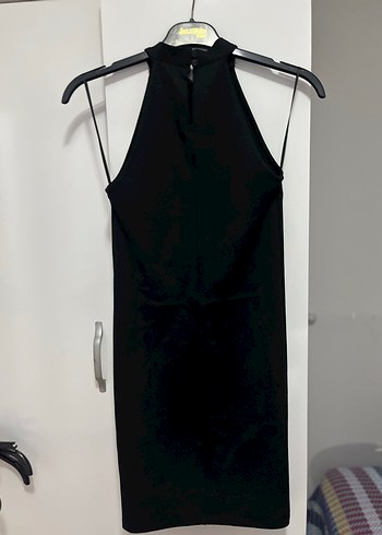 Siyah Yüksek Yakalı Kolsuz  Elbise - Görsel 2