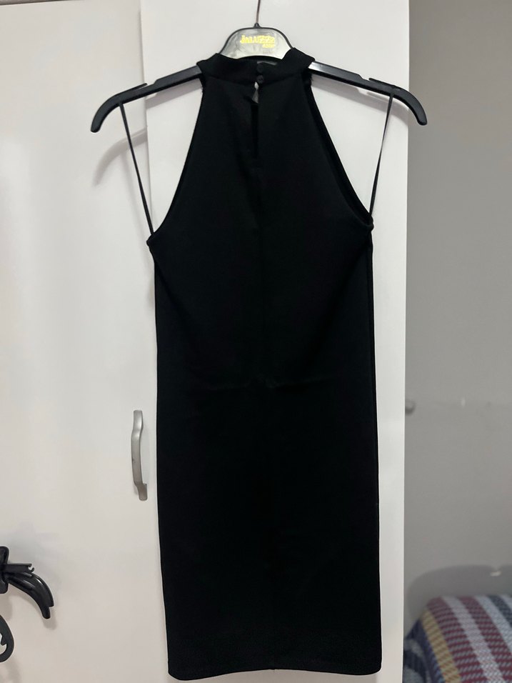 Siyah Yüksek Yakalı Kolsuz  Elbise - Görsel 2