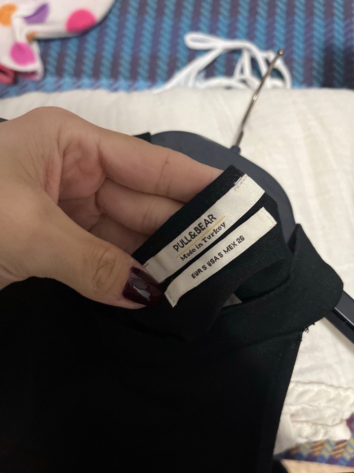 Siyah Yüksek Yakalı Kolsuz  Elbise - Görsel 3