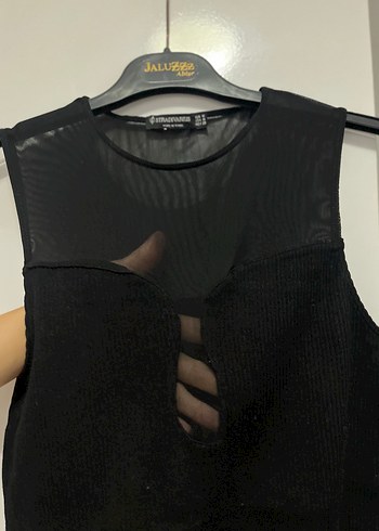Siyah Yüksek Yakalı Kolsuz Bodysuit - Görsel 2