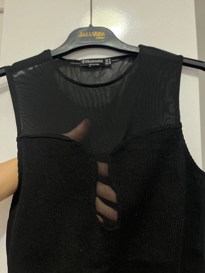 Siyah Yüksek Yakalı Kolsuz Bodysuit - Görsel 2