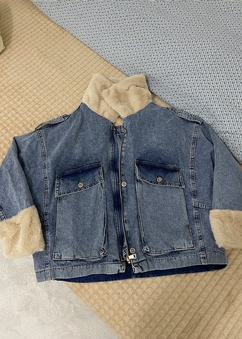Peluş Detaylı Kadın Mavi Denim Ceket