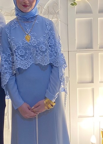 Mavi Drapeli Uzun Abiye Elbise şalı ile birlikte