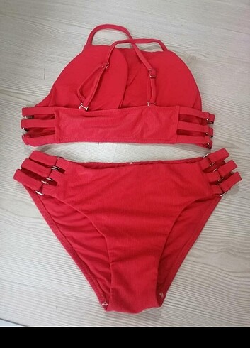 Kırmızı bikini