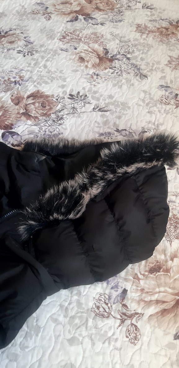 Siyah Uzun Kürklü Kapüşonlu Kadın Yelek - Görsel 2