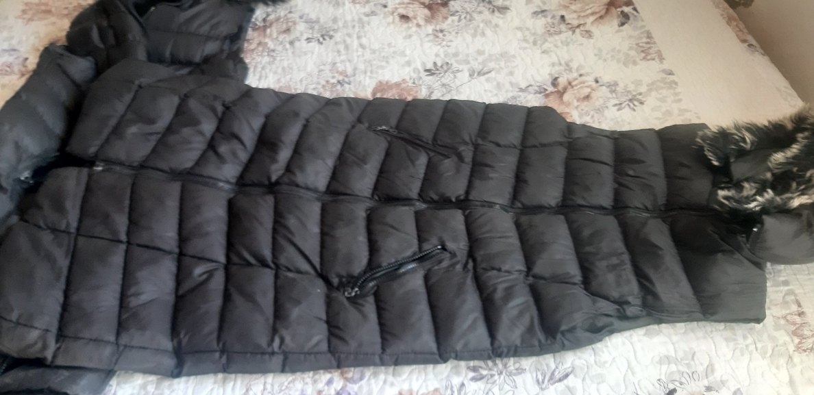 Kürk Detaylı Siyah Kapüşonlu Kadın Mont - Görsel 2