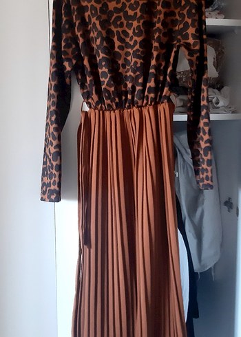 Leopar Desenli Kahverengi Pilili Uzun Elbise - Görsel 3