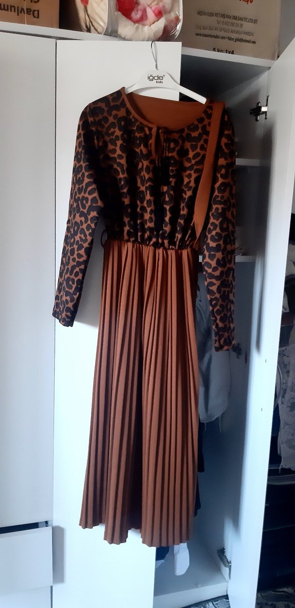 Leopar Desenli Kahverengi Pilili Uzun Elbise - Görsel 2