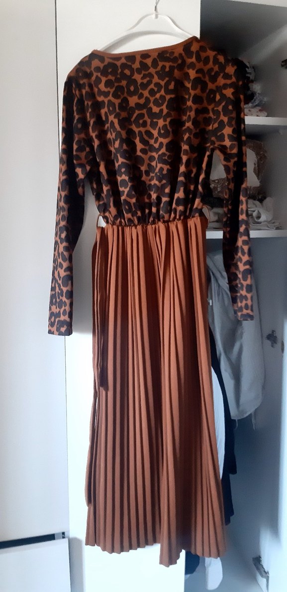 Leopar Desenli Kahverengi Pilili Uzun Elbise - Görsel 3