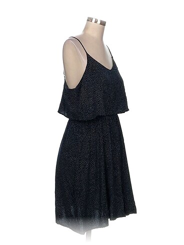 H&M H&M Kısa Elbise %70 İndirimli.