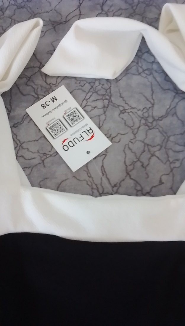 Siyah Beyaz Midi Askılı Elbise - Görsel 2