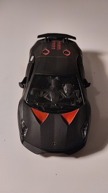 Lamborghini oyuncak araba 