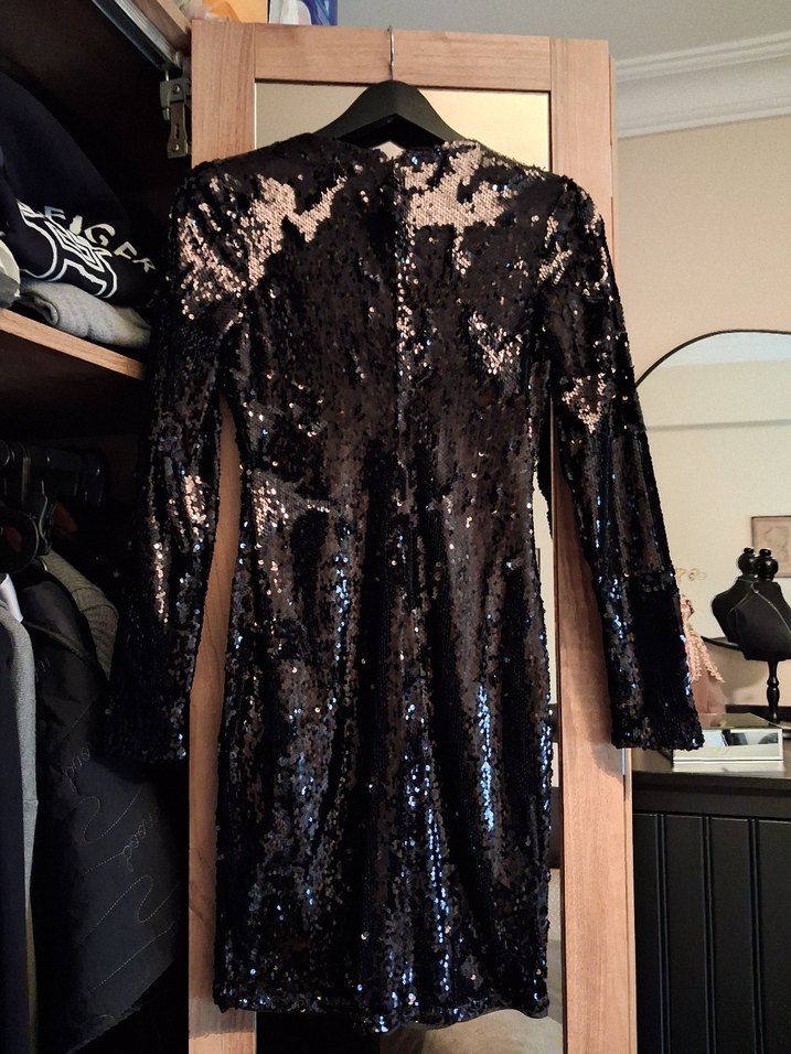 Bershka Siyah Payetli V Yakalı Uzun Kollu Midi Elbise - Görsel 3