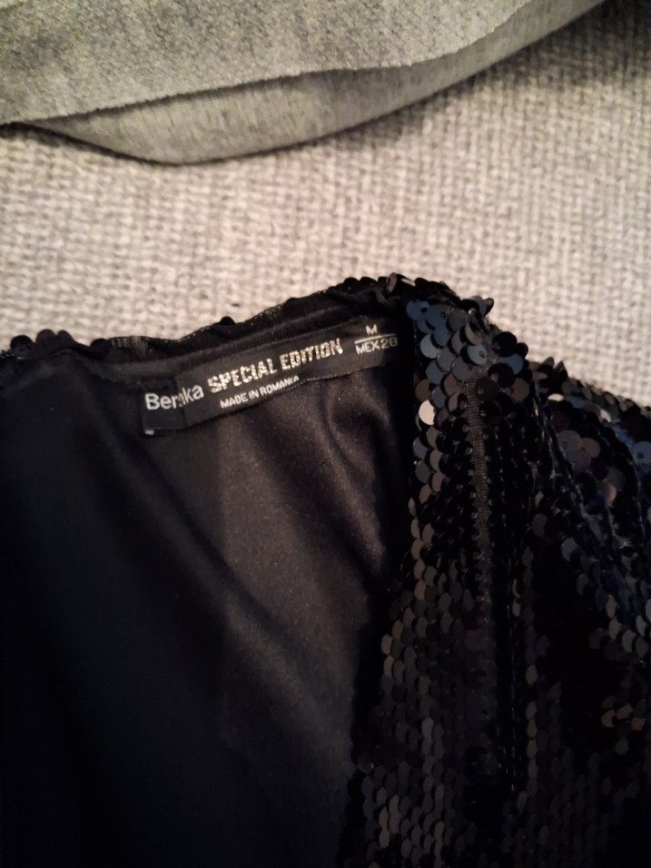 Bershka Siyah Payetli V Yakalı Uzun Kollu Midi Elbise - Görsel 4