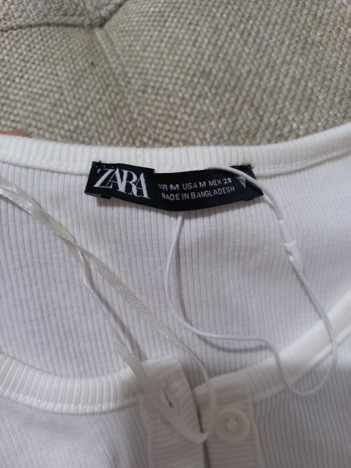 Beyaz Düğmeli Uzun Kollu Kadın  Hırkası - Görsel 3