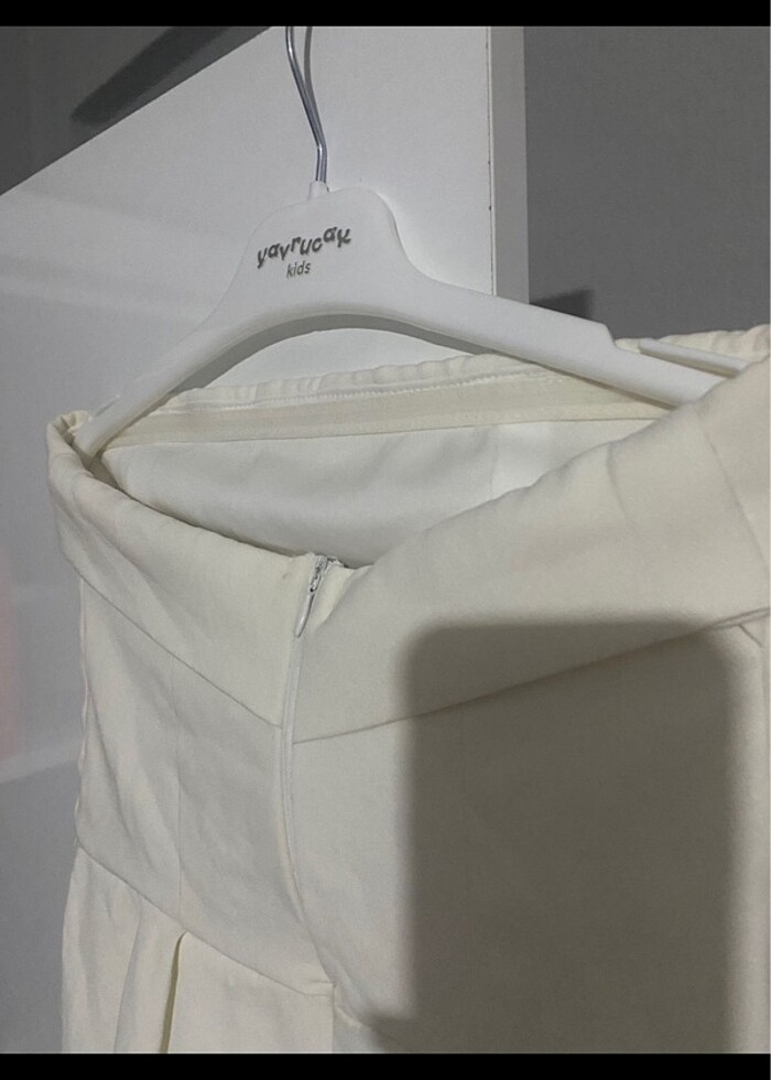 Beyaz Straplez Elbise - Görsel 4