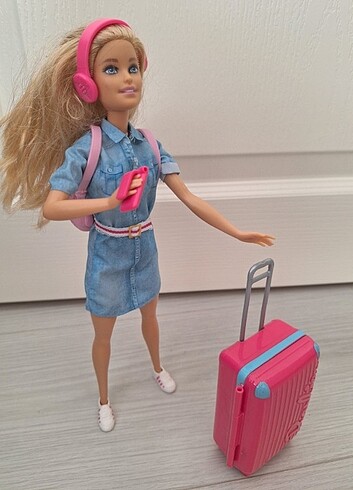 Barbie Tatilde Tüm Aksesuarlı