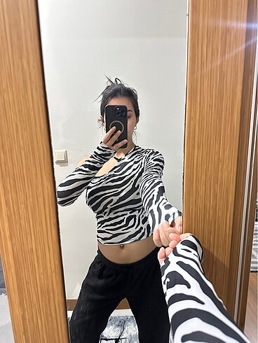 s Beden Omuz dekolteli zebra bluz