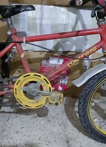 Diğer Çocuk Bisiklet (Ekstra iki teker hediyeli)