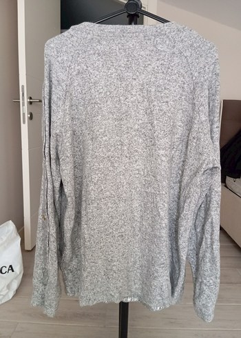 Düğmeli V Yaka Gri Uzun Kollu Kadın Triko - Görsel 3