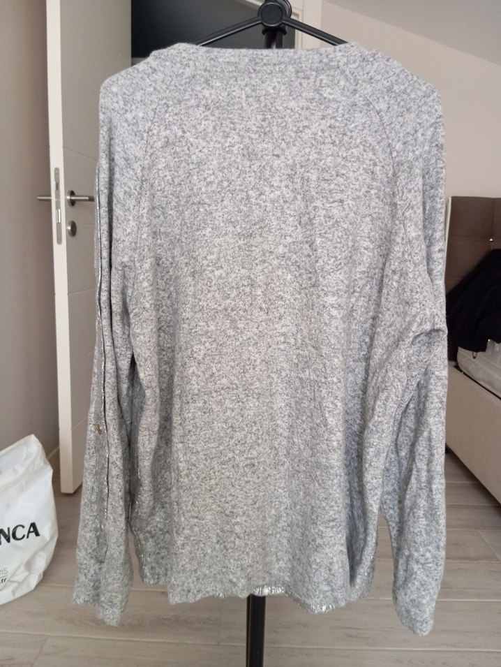 Düğmeli V Yaka Gri Uzun Kollu Kadın Triko - Görsel 3