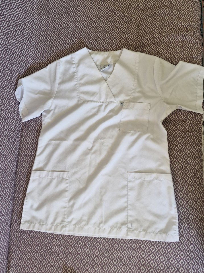 Kadın beyaz renk scrubs üstü - Görsel 2