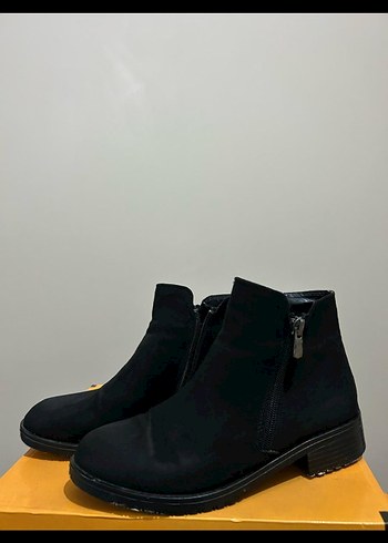 Siyah Süet Fermuarlı Kadın Bot - Görsel 2