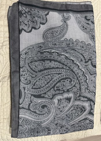 Gri Bohem Şal, Drapeli Desenli