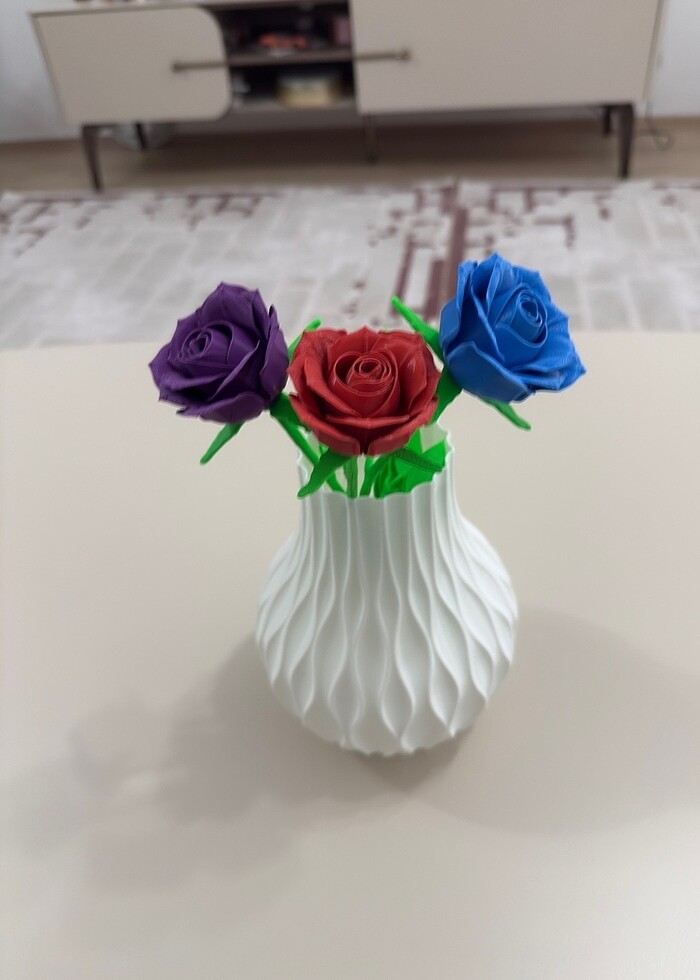 Vazo ve 3 adet gül - Görsel 3