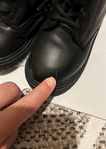 24 Beden MANGO Baby Siyah Bağcıklı Deri Bot 24