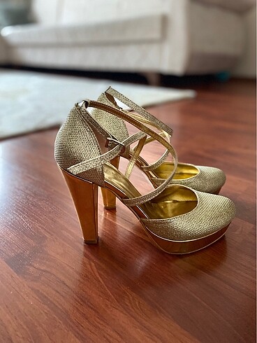 1 kere giyildi gold 10 cm topuklu ayakkabı ????