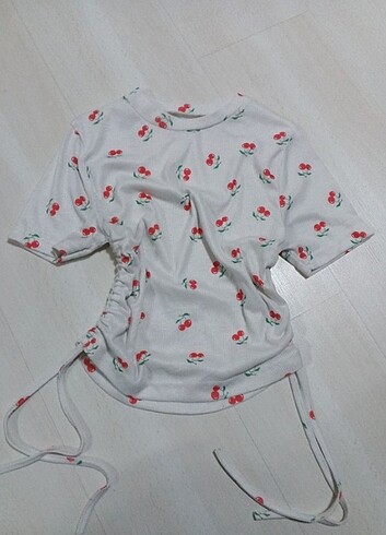 Kiraz desenli crop