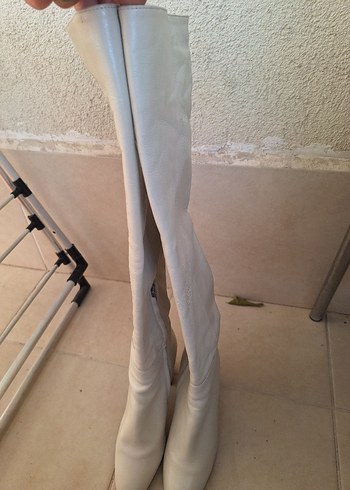 Beyaz Dizüstü Stiletto Çizme