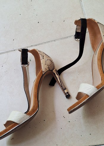 38 Beden camel Renk Bej Yılan Desenli Tokalı Stiletto