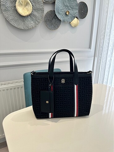 Tommy hilfiger çanta