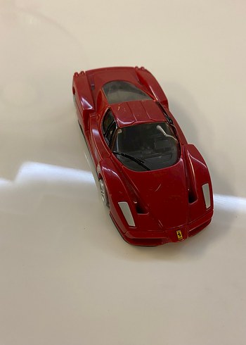Parlak Kırmızı Ferrari Oyuncak Araba