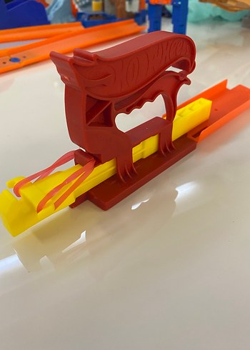 Kırmızı Hot Wheels Yarış Başlatıcı